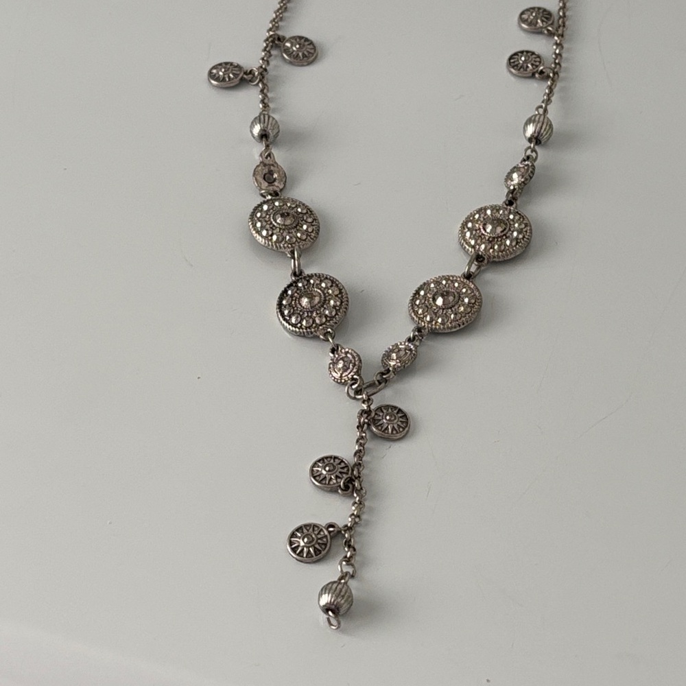 Elegant Silver Necklace with Intricate Detailing